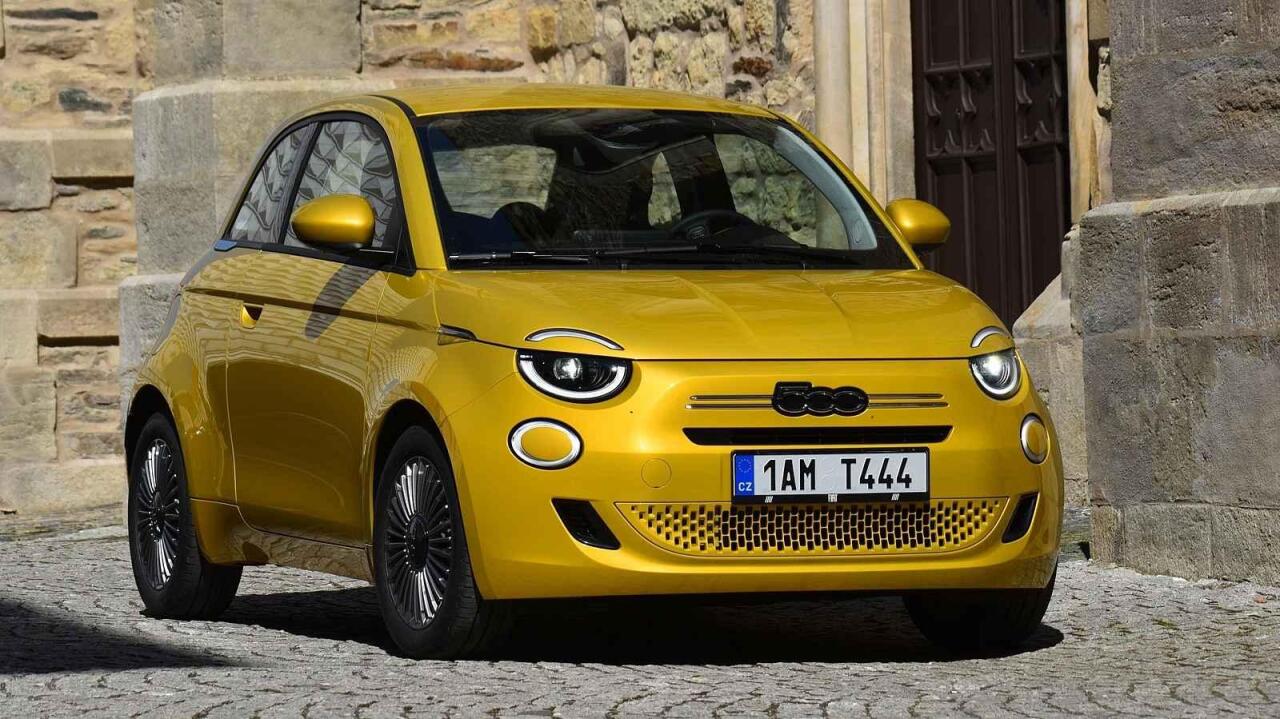 Fotka článku - Test Fiat 500 hybrid: Co nabídne kromě své půvabné tvářičky?