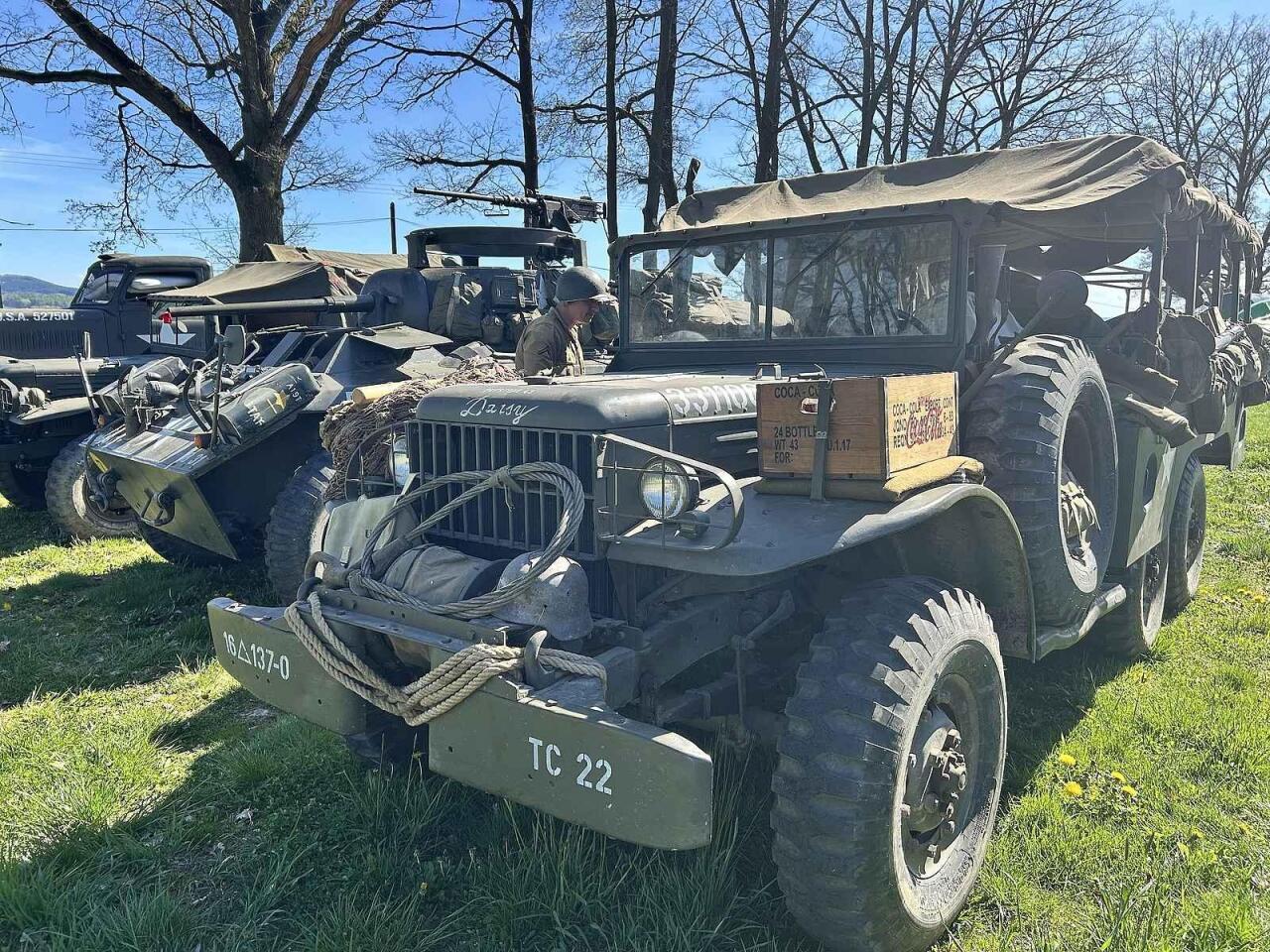 Fotka článku - Legendární tahače, polní dílny i obrněnci. Do Bezděkova dorazila americká kolona