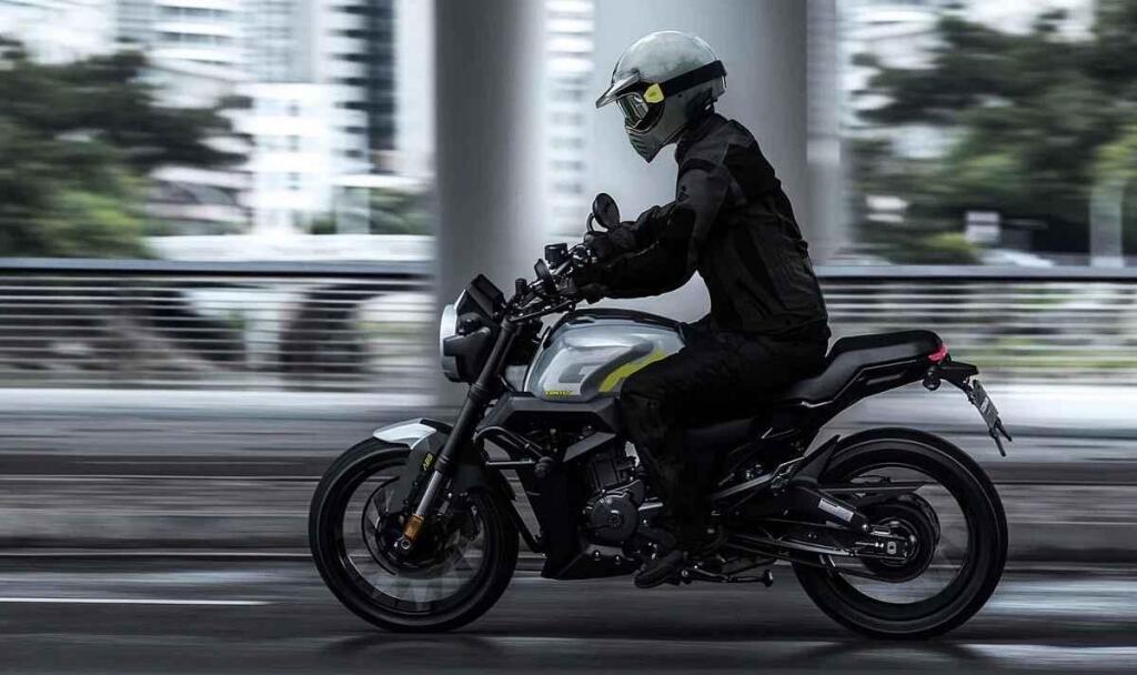 Fotka článku - Motorka do 100 tisíc? Vyberte si z nejlepších dostupných strojů pro rok 2026