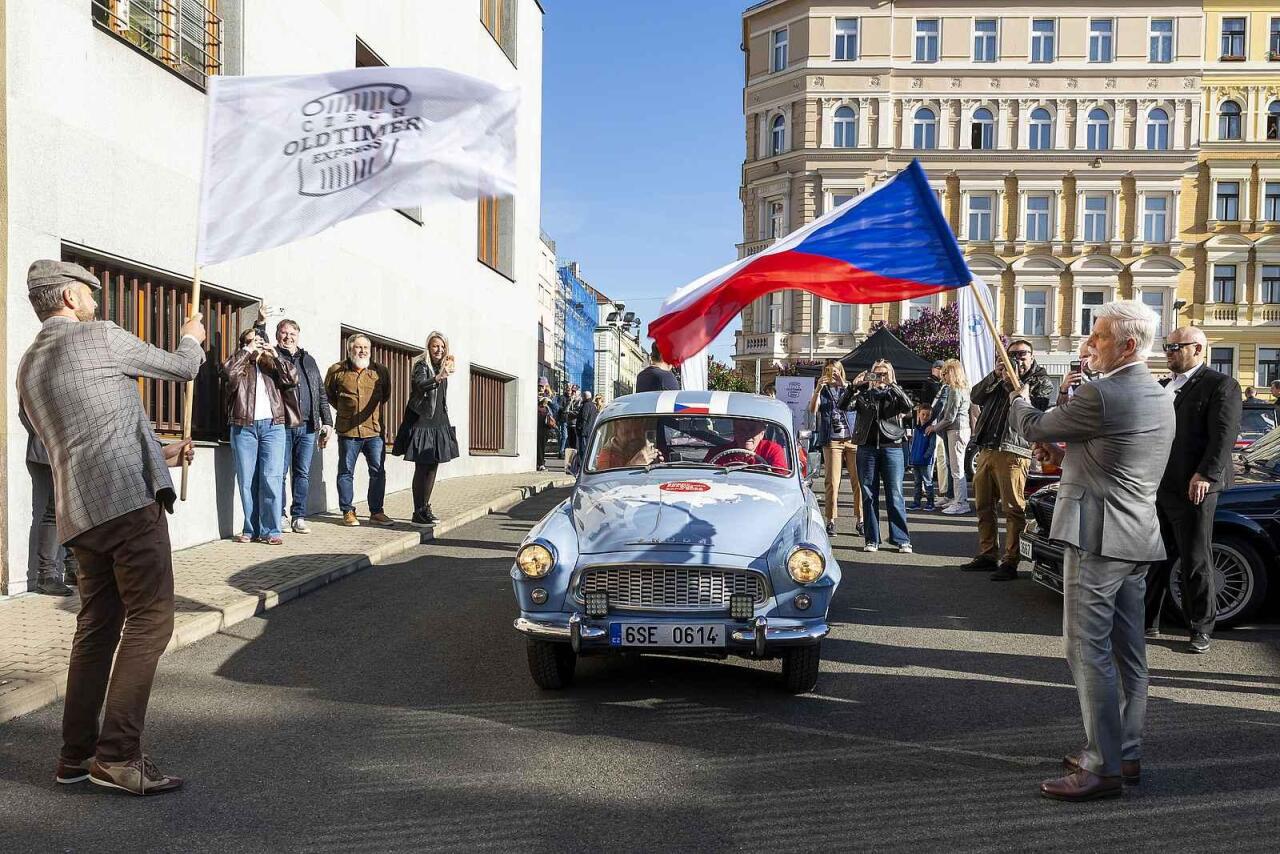 Fotka článku - Spatřit Neapol... Veterány z Česka vyrazily na 2 000 kilometrů dlouhou expedici