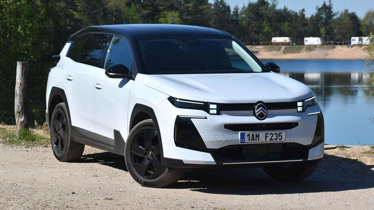 Fotka článku - Test Citroën C5 Aicross: Létající koberec funguje jen na dálnici