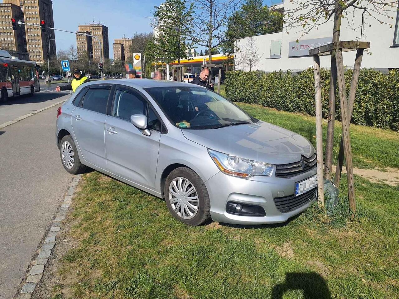 Fotka článku - Citroën si vyrazil na cestu bez řidiče. Projel hlavní tah největšího města kraje