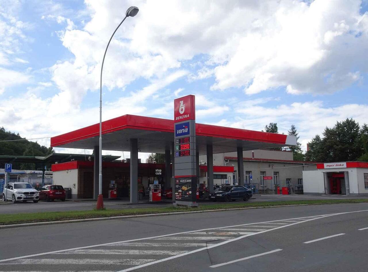Fotka článku - Řidiči kontrolují rok výroby svých aut. Starší vozy teď ničí běžné palivo