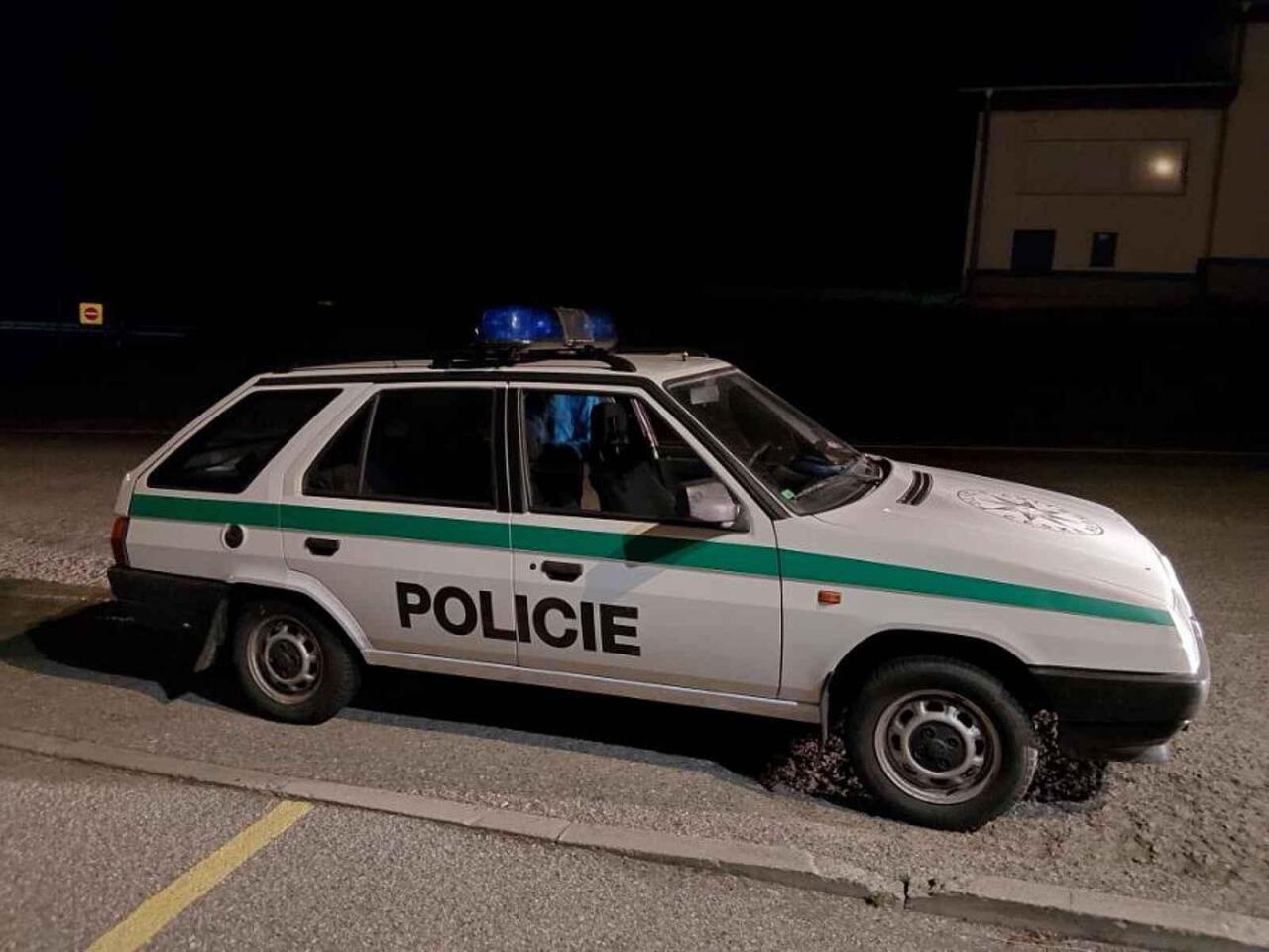 Fotka článku - Známá Škoda Forman jela po D46. Retro policista ale měl problém s muži zákona