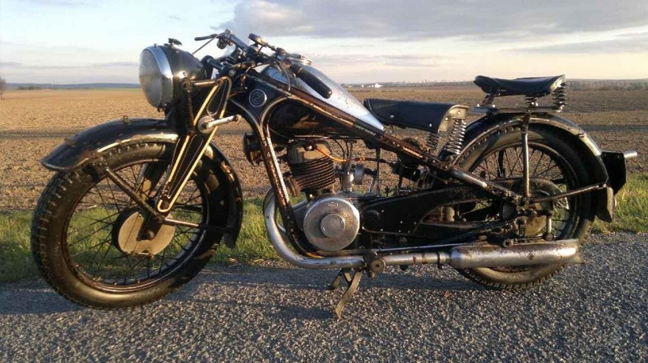 Fotka článku - Zapomenutá legenda první republiky: ČZ 250 Tourist okouzlila tisíce motocyklistů