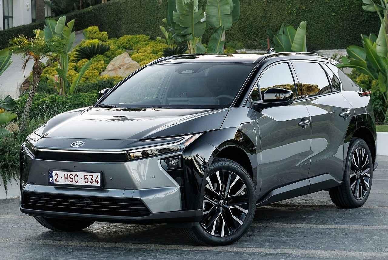 Fotka článku - Který rodinný elektromobil koupit? Srovnali jsme Enyaq s Teslou Y a SUV Toyoty