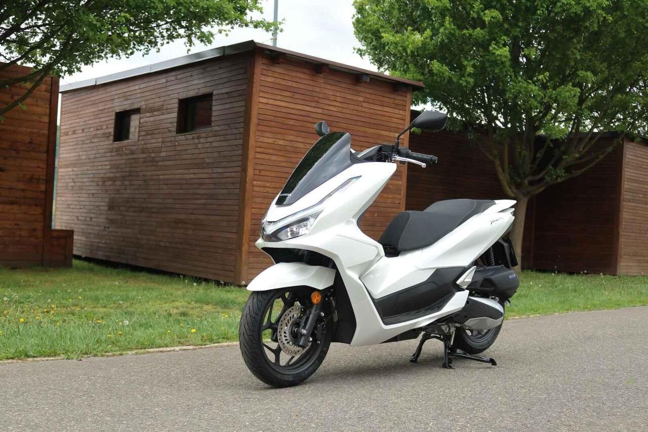 Fotka článku - Lehká, šikovná, přívětivá. Honda PCX 125 zůstává etalonem městského skútru