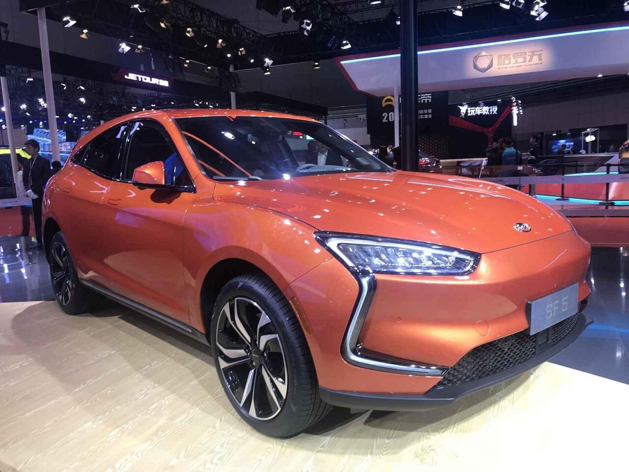 Fotka článku - Novinka 2026: V autech bude záchod. Automobilka Seres má na něj i patent