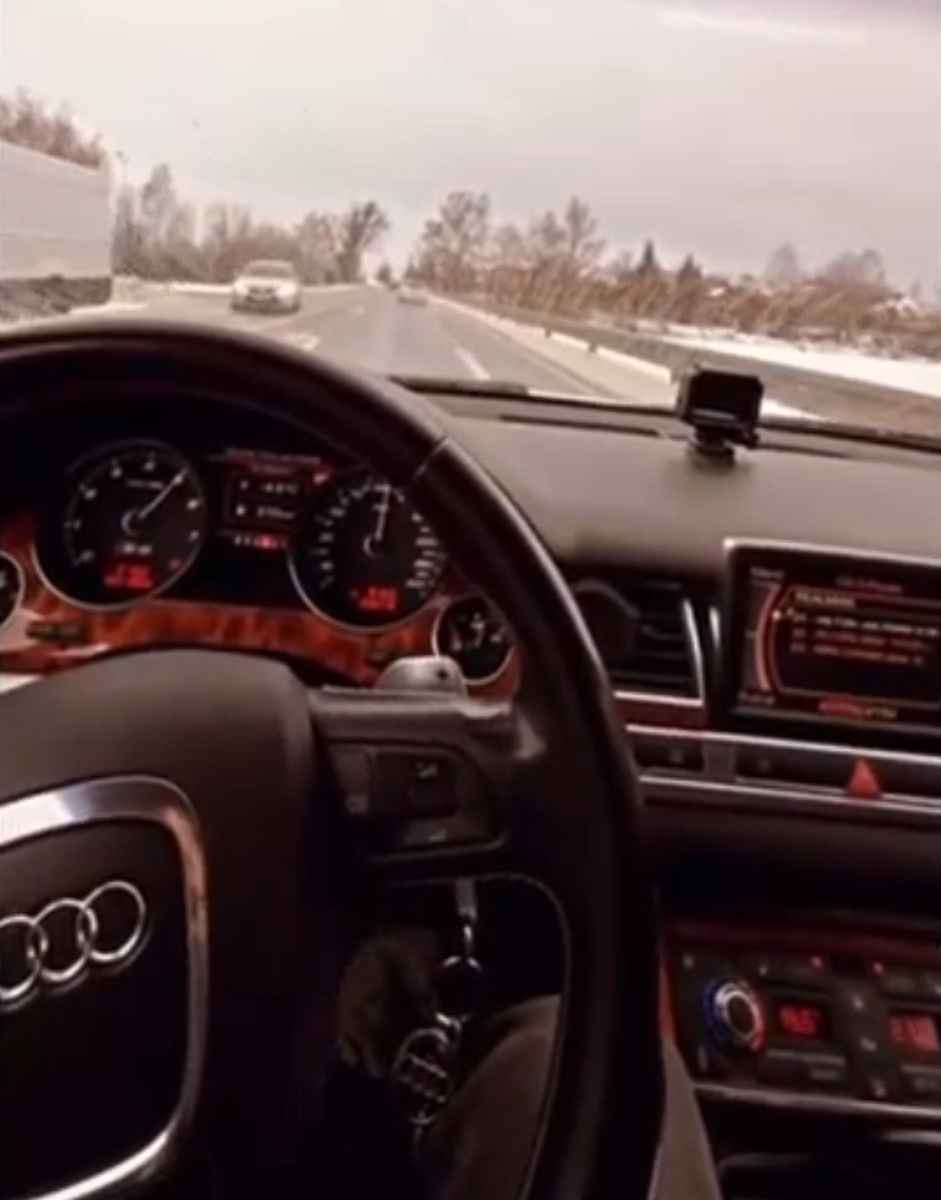 Fotka článku - Jel více než 210 km/h a vše si natáčel. Soud rozhodl o trestu pro řidiče Audi S8