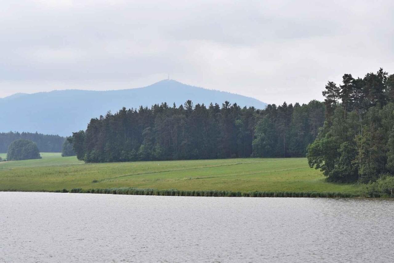 Fotka článku - Jen kousek od hranic: Dračí jezero nabízí relax, cyklistiku i vodní sporty