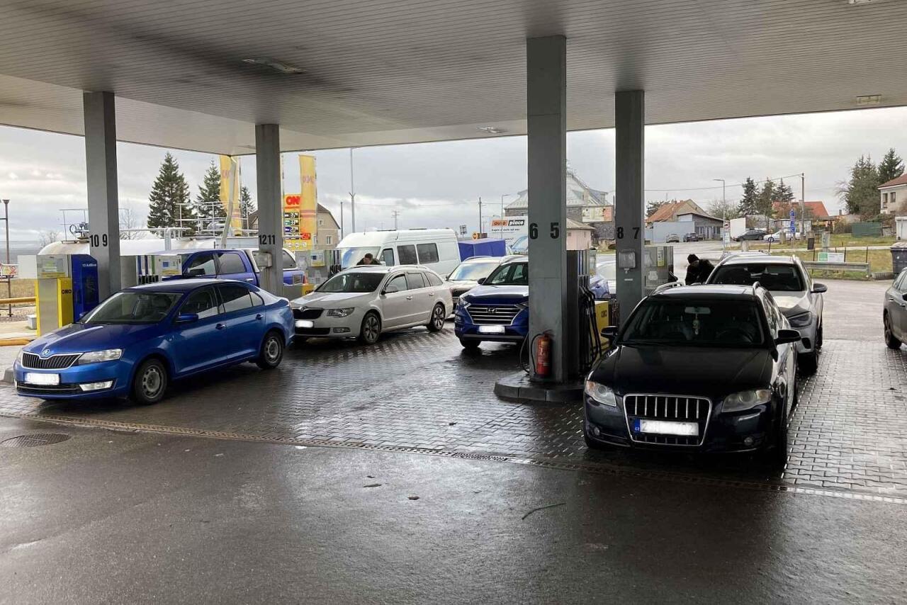 Fotka článku - Kolik si vydělá benzínka na natankování jedné nádrže? Odpověď Čechy zaskočila