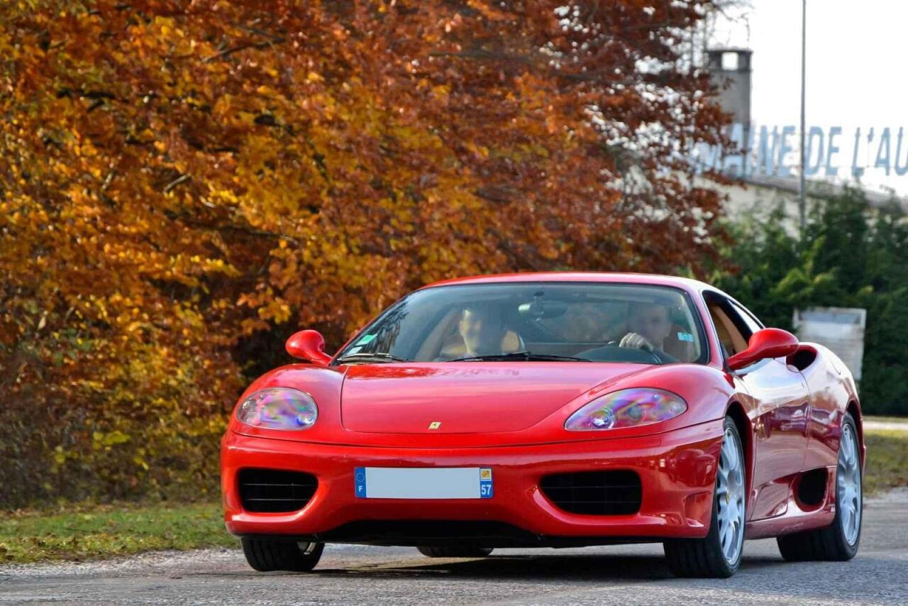 Fotka článku - Mladí lidé našli způsob, jak vlastnit Ferrari bez milionů. Stačí se složit