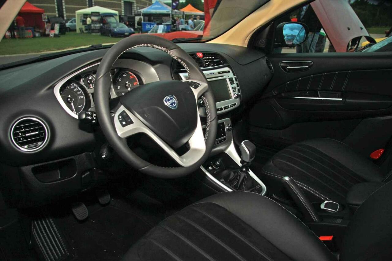 Fotka článku - Skvrny od kávy, vína i jídla? Jednoduché triky vrátí autosedačkám čistotu