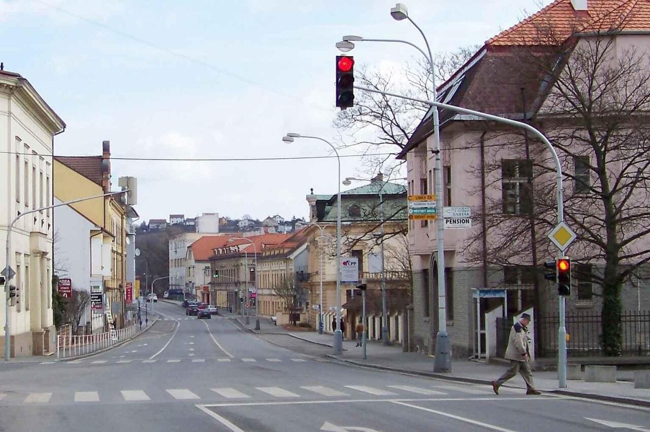 Fotka článku - Řidiči to často netuší: Na červenou lze výjimečně projet, za žlutou hrozí pokuta
