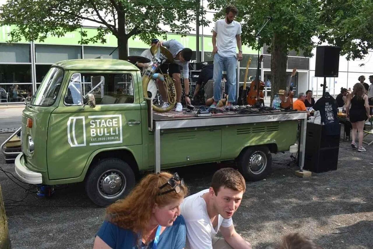 Fotka článku - Volkswagen T2 přinesl geniální řešení. Dodnes patří mezi nejslavnější dodávky