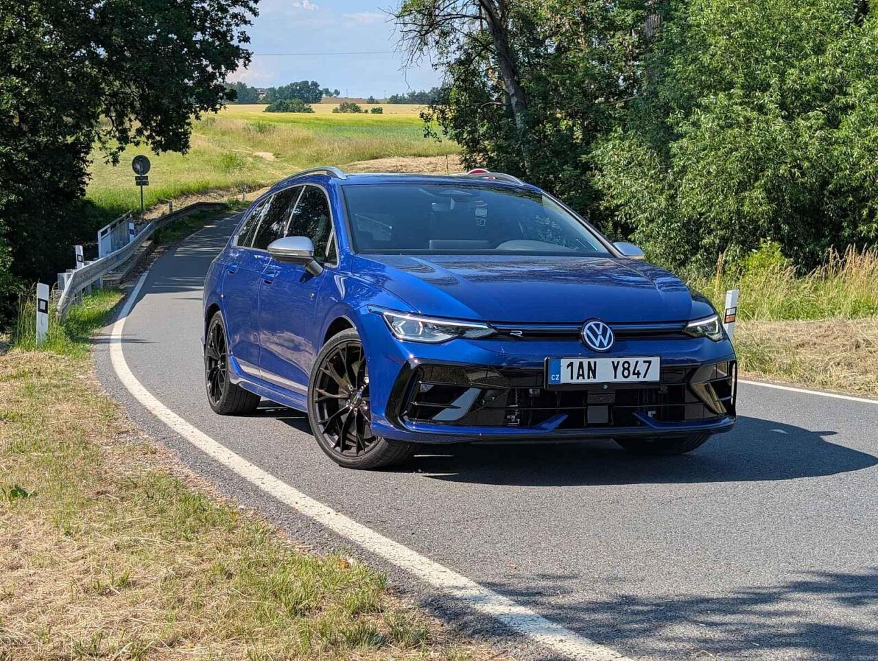 Fotka článku - Test Volkswagen Golf Variant R: Práci stěhováku zastane, ale touží po zatáčkách