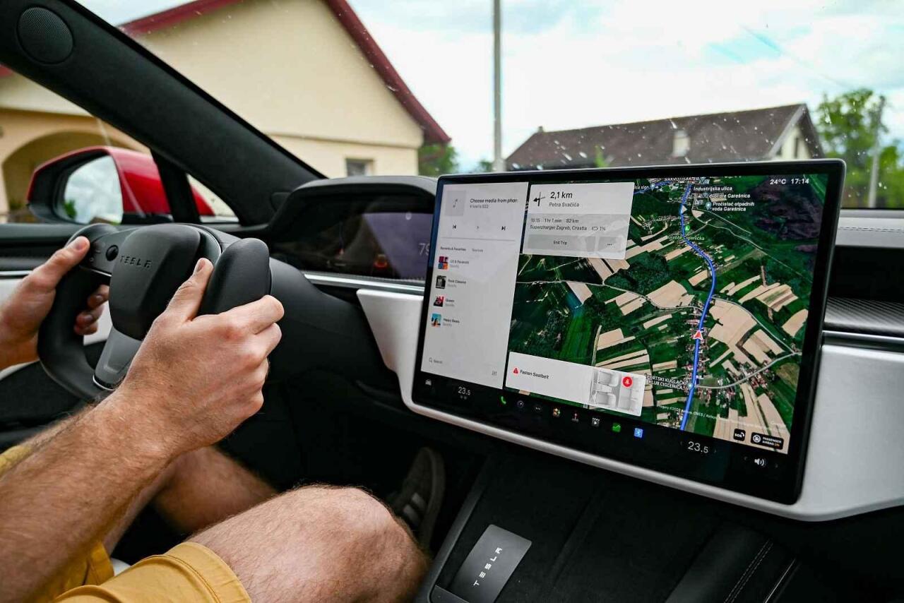 Fotka článku - Od letoška už k řízení nepotřebujete používat volant. Potvrdil to i stát