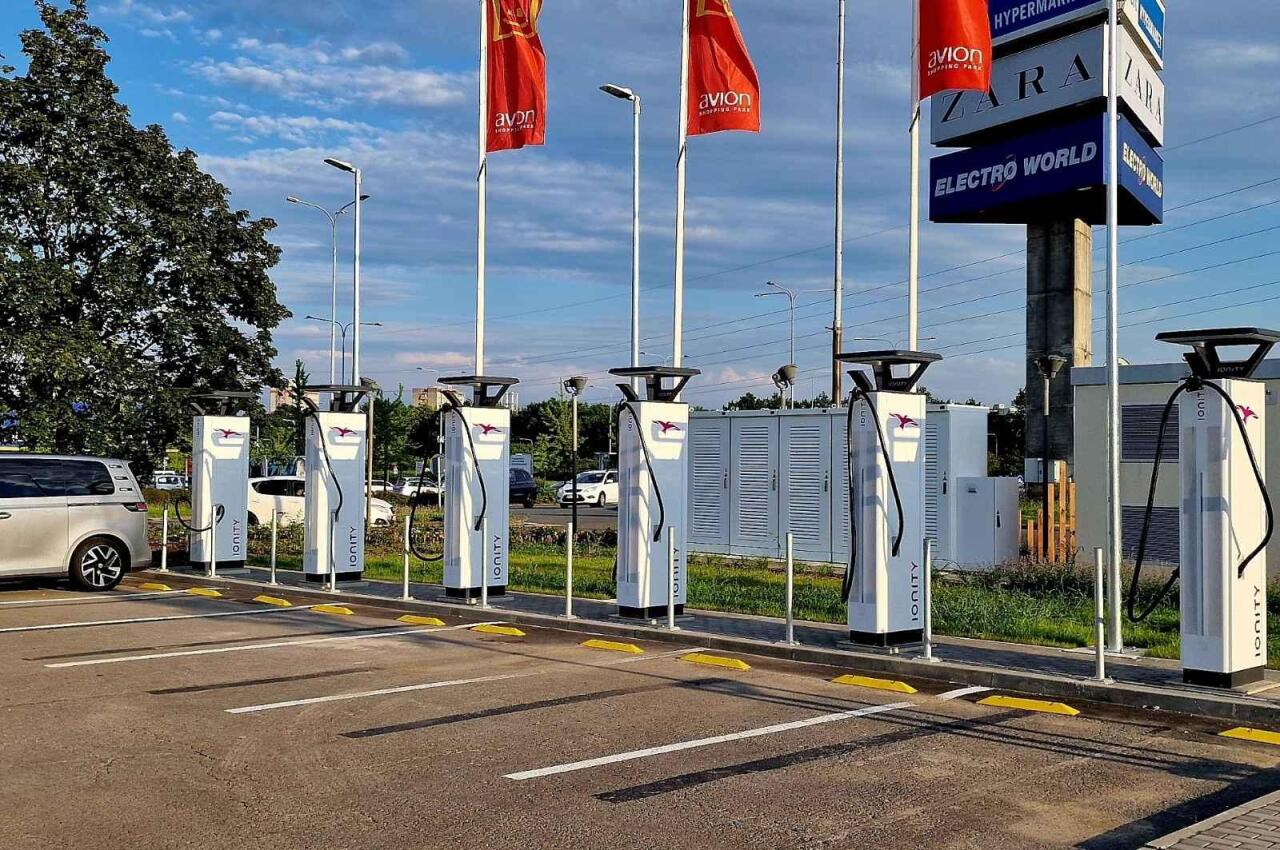 Fotka článku - Konec obav z dojezdu? Nabíječek pro elektroauta už je v Česku překvapivě hodně