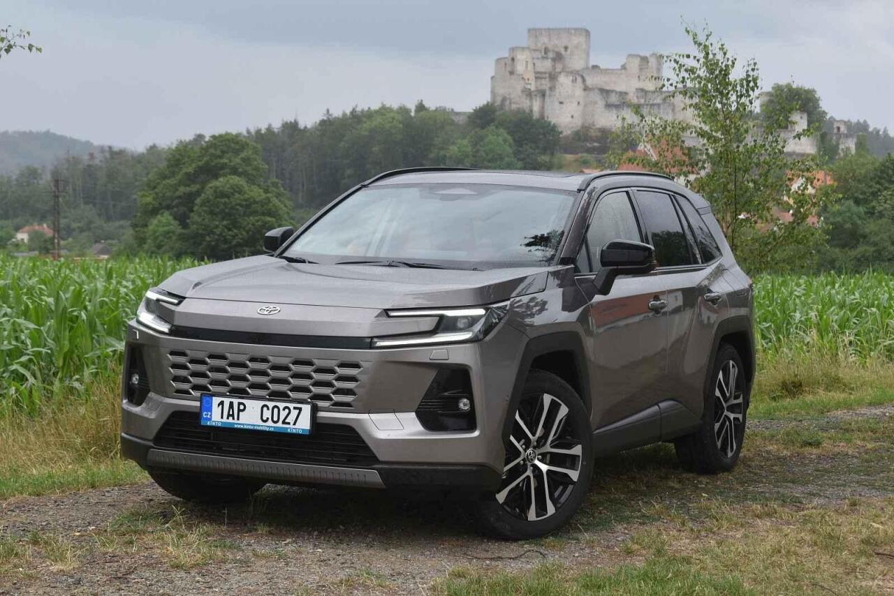 Fotka článku - Test Toyoty RAV4: Jaké mouchy jsme našli na nejžádanějším autě světa?