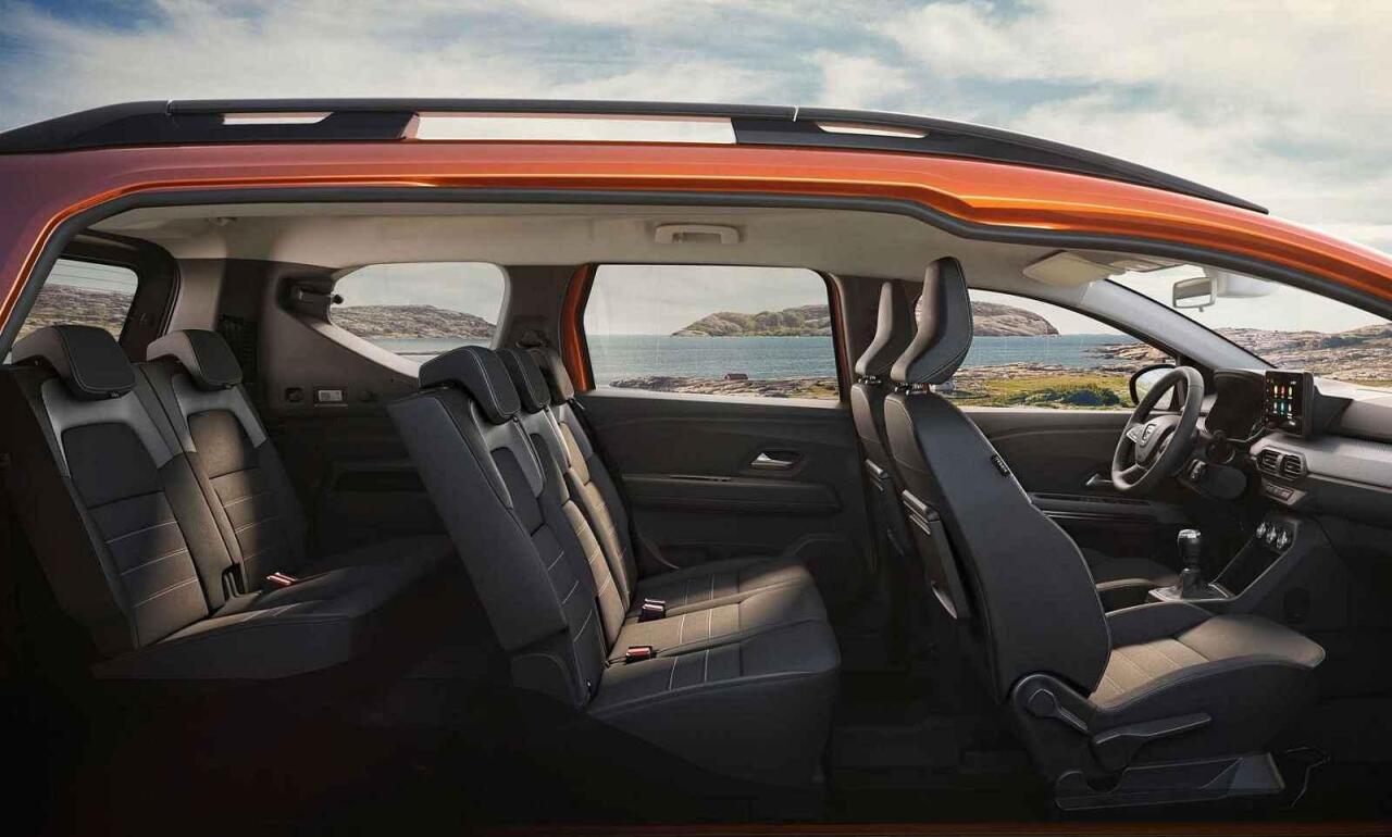 Fotka článku - Obstojí superlevná Dacia proti Škodě a Peugeotu? Srovnali jsme sedmimístná auta