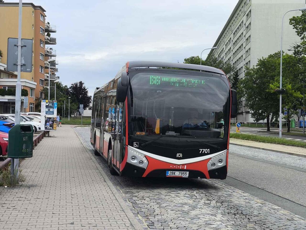 Fotka článku - Někdy můžete autobus v zastávce legálně předjet. Poradíme, v jakých případech