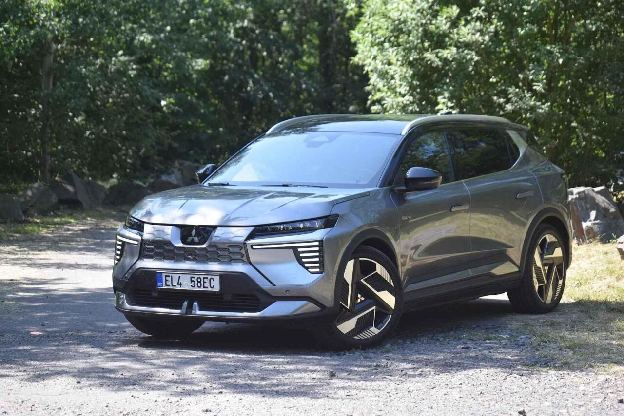Fotka článku - Test Mitsubishi Eclipse: Může už být elektromobil opravdové rodinné auto?