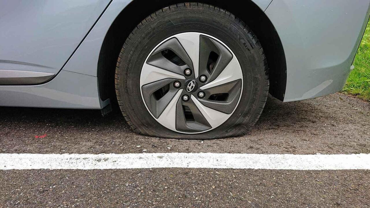 Fotka článku - Opravná sada pneumatiky může po čase selhat. Jak poznat, zda ještě bude funkční?