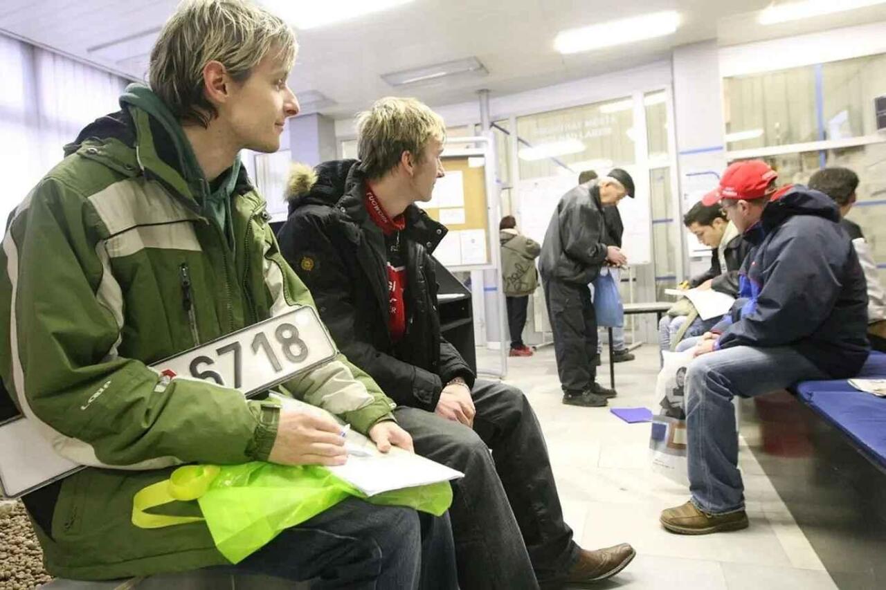 Fotka článku - Konec front na úřadech. Přepis auta půjde nově online z pohodlí domova