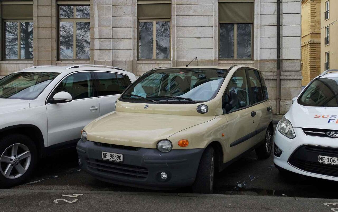 Fotka článku - Nejošklivější auto historie: Žebříčku kraluje vůz, který v ČR jezdí hojně i dnes