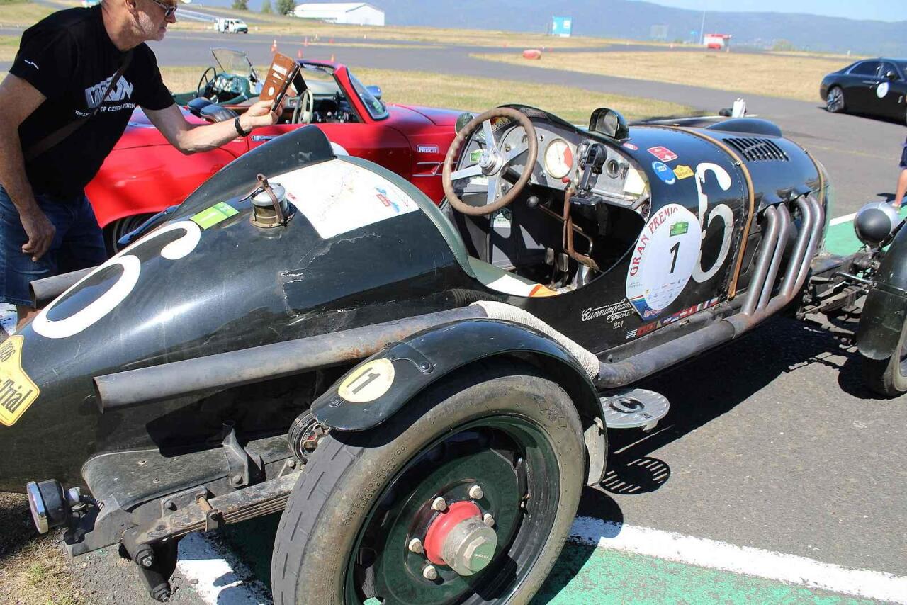 Fotka článku - Takové veterány se jen tak nevidí. Saská Rallye přivezla automobilové klenoty