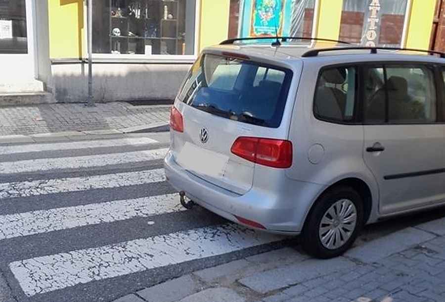 Fotka článku - Parkujete u přechodu? Hranice vzdálenosti, za kterou začíná pokuta, je jasná