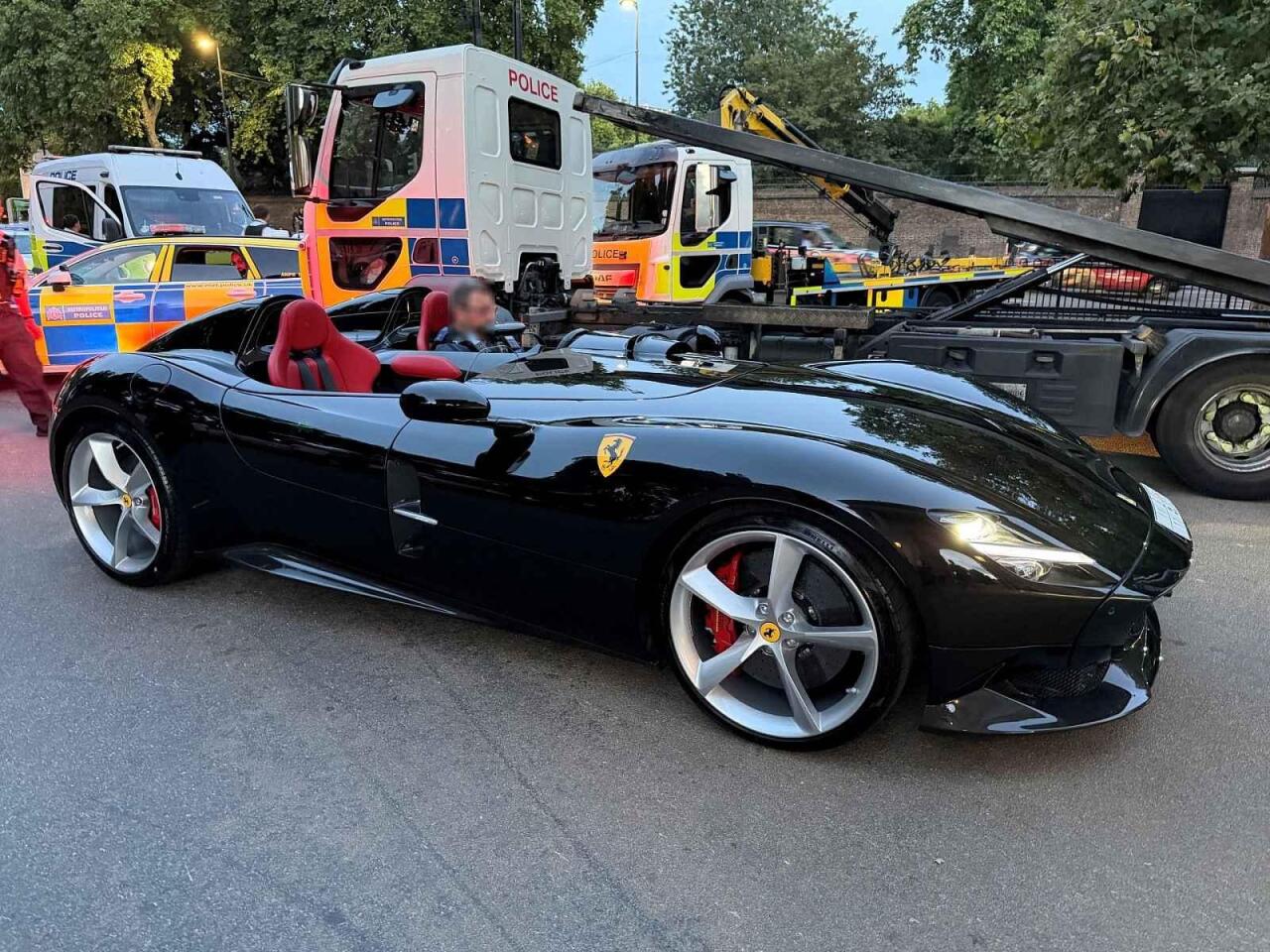 Fotka článku - Tak krátkou jízdu asi nečekal. O mega drahé Ferrari řidič přišel po půl hodině