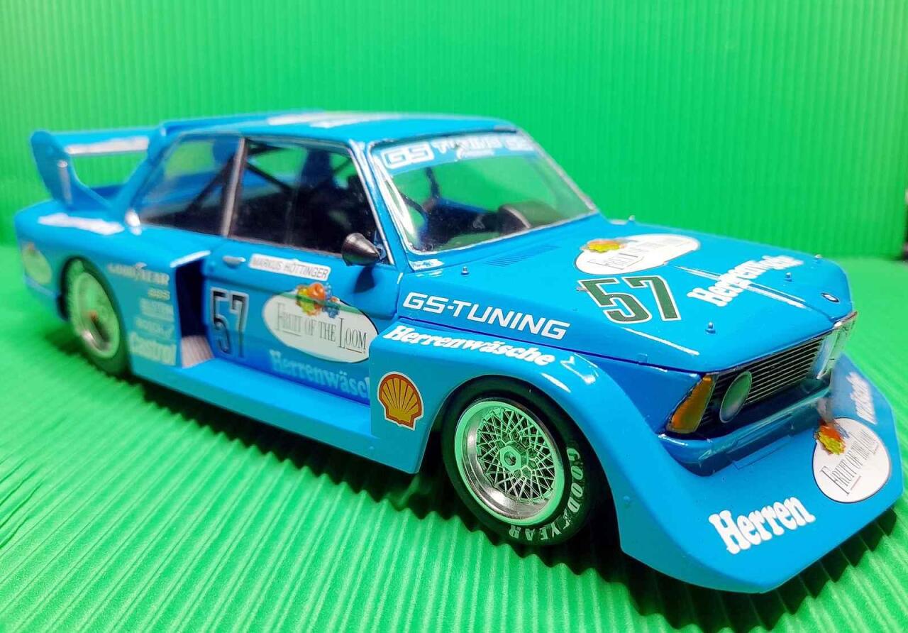 Fotka článku - BMW, příběh a tragický osud. Model připomíná rakouskou závodní naději