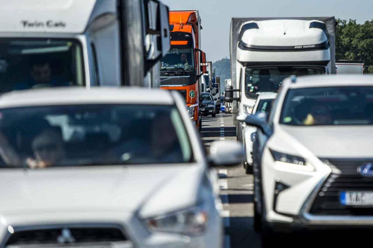 Fotka článku - Proplétání motorkářů mezi auty: Kdy jde o přestupek a jaké hrozí tresty?
