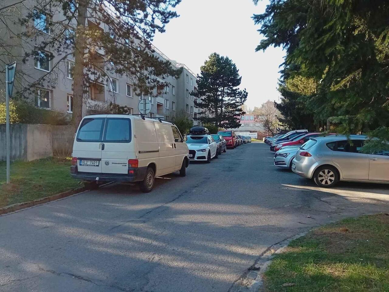 Fotka článku - Při parkování musíte znát směr jízdy. Bez toho vám odtáhnou auto a dají pokutu