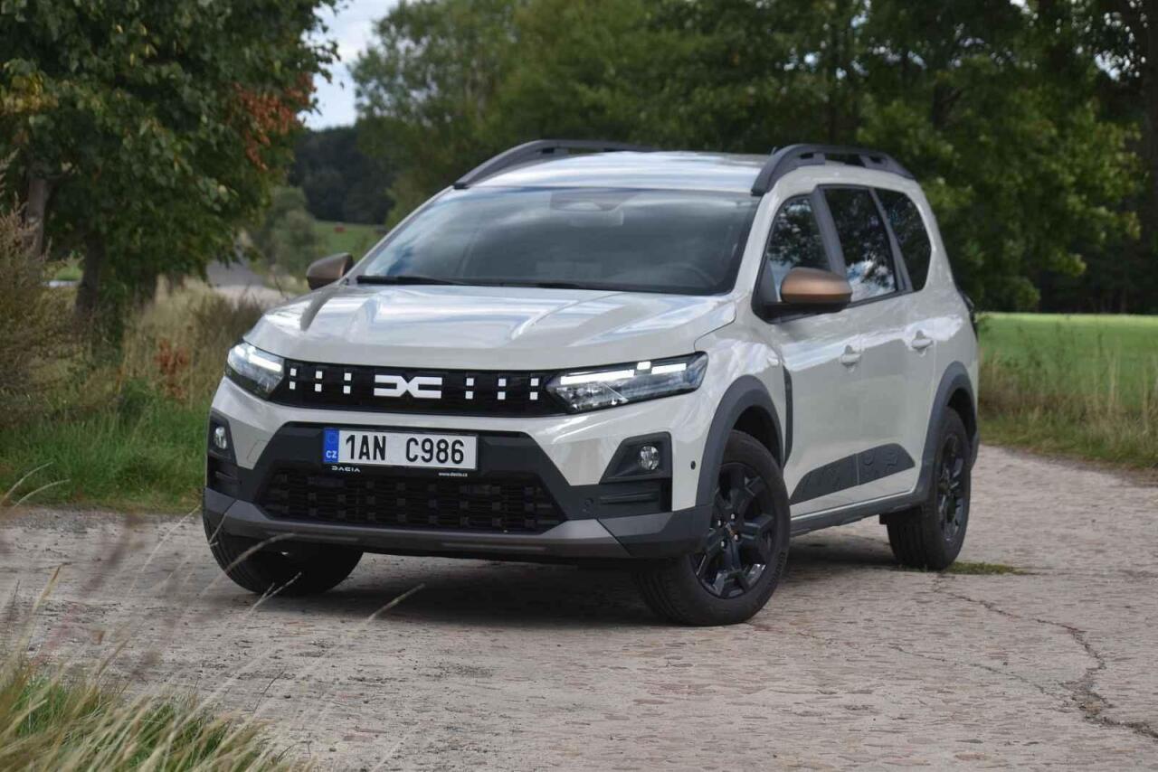 Fotka článku - Test Dacia Jogger: Rodinný stěhovák teď překvapí i skromnou spotřebou