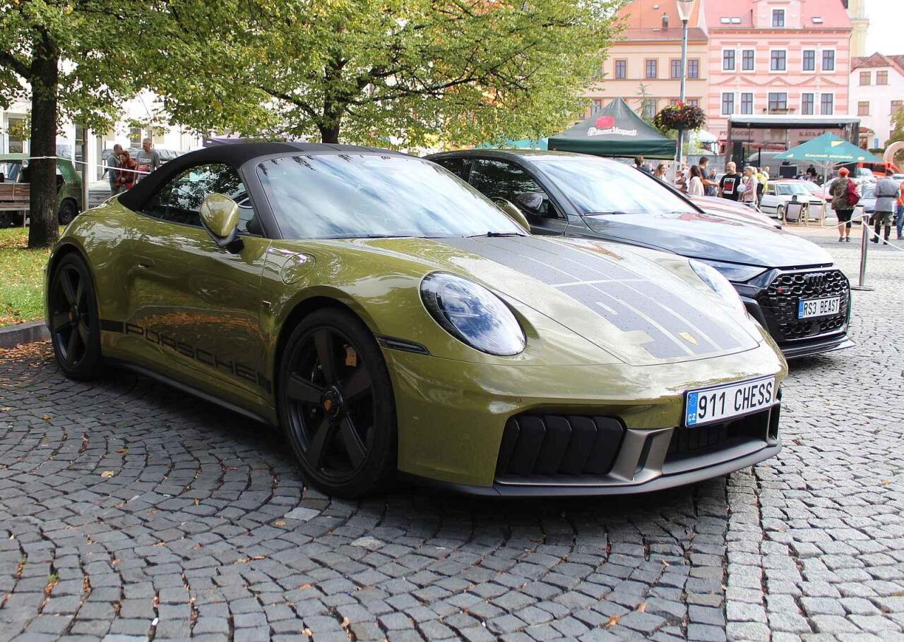 Fotka článku - Tuning, veterány i Porsche za 10 milionů. Litvínov poprvé hostil velký Autofest