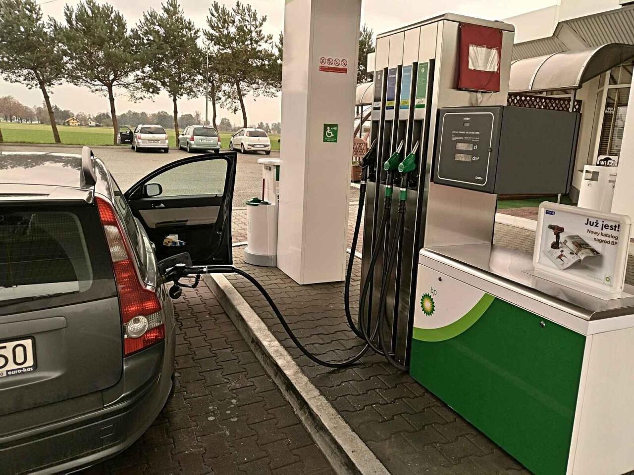 Fotka článku - Jednoduché tipy, jak ušetřit na benzínu a naftě: Tisíce korun navíc v kapse