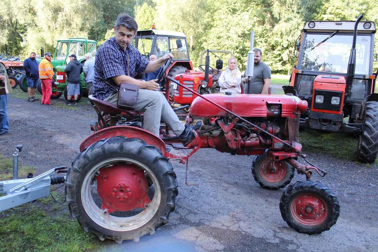 Fotka článku - Zetor 15, Farmall a Fiat. Budyně nad Ohří poprvé hostila traktorovou přehlídku