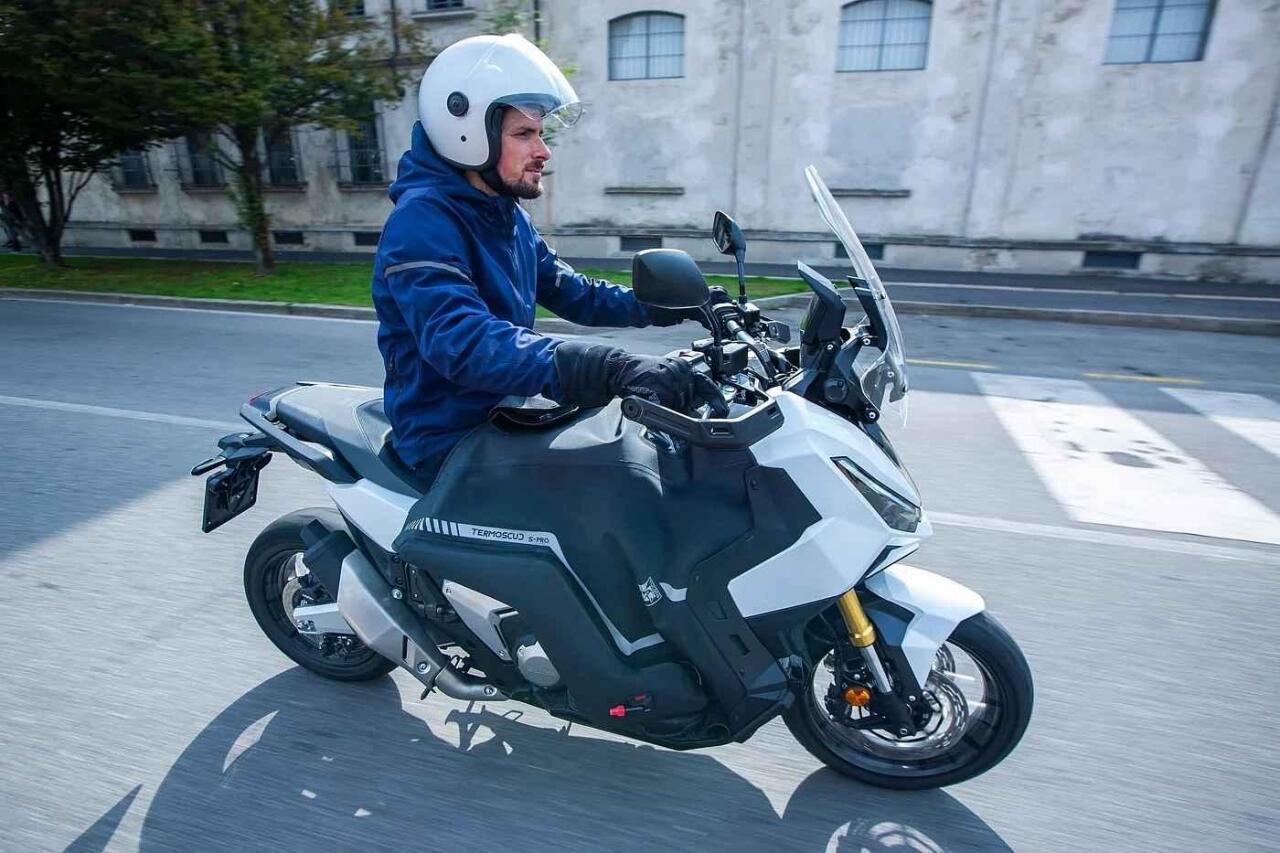 Fotka článku - Motosezóna ještě nekončí. Jak přežít podzim bez zmrzlých prstů a nachlazení