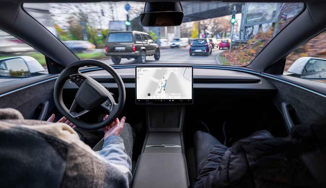 Fotka článku - Prozatímní schválení systému Tesla FSD: autonomní řízení dostalo v Česku zelenou