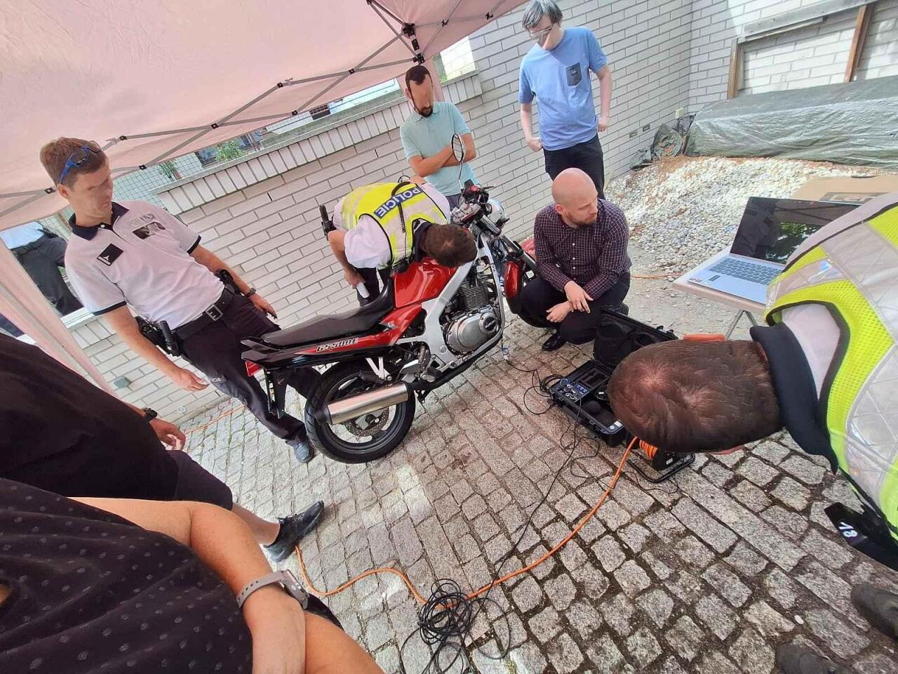 Fotka článku - Policisté kontrolují hlučnost aut. Koho v provozu nachytají, odevzdá peníze