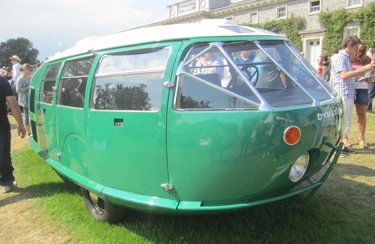 Fotka článku - Auto, které předběhlo dobu. Motor V8 a tři kola, pak přišla tragédie