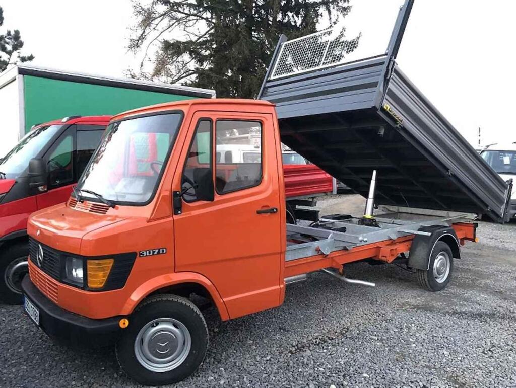 Fotka článku - Mercedes-Benz 207D – poctivý pracant v provedení sklápěč