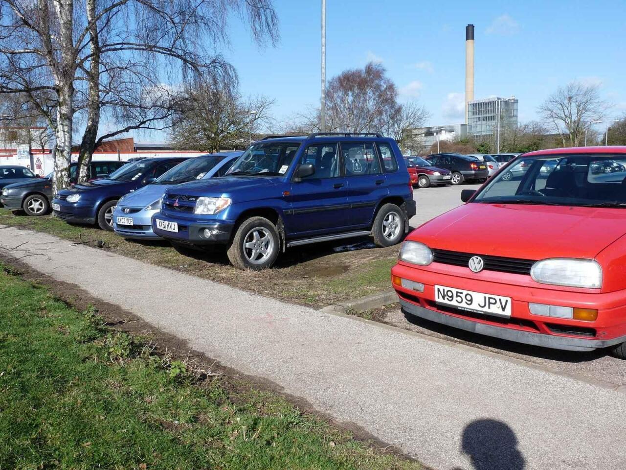 Fotka článku - Varování pro řidiče: Za parkování na trávníku se letos uděluje pokuta 75 000 Kč