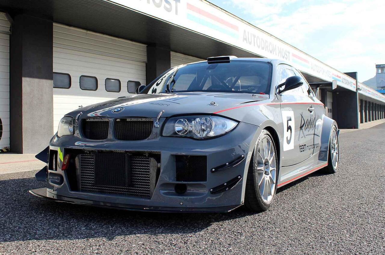 Fotka článku - BMW, které se jen tak někoho nebojí. V Mostě se představilo závodní 1M6d