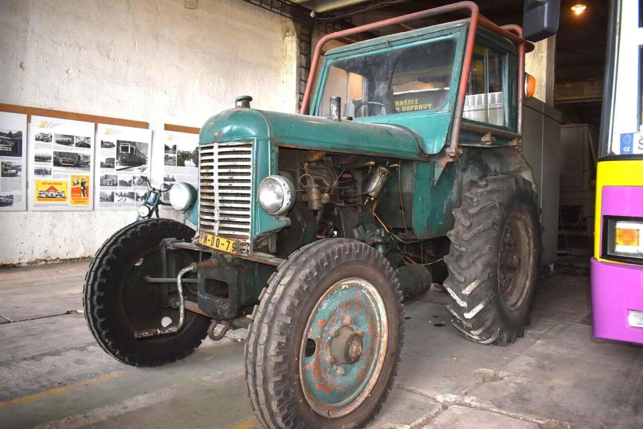 Fotka článku - Druhý a poslední traktor ze Škody Plzeň oslavil 80. Našli jsme unikátní kus