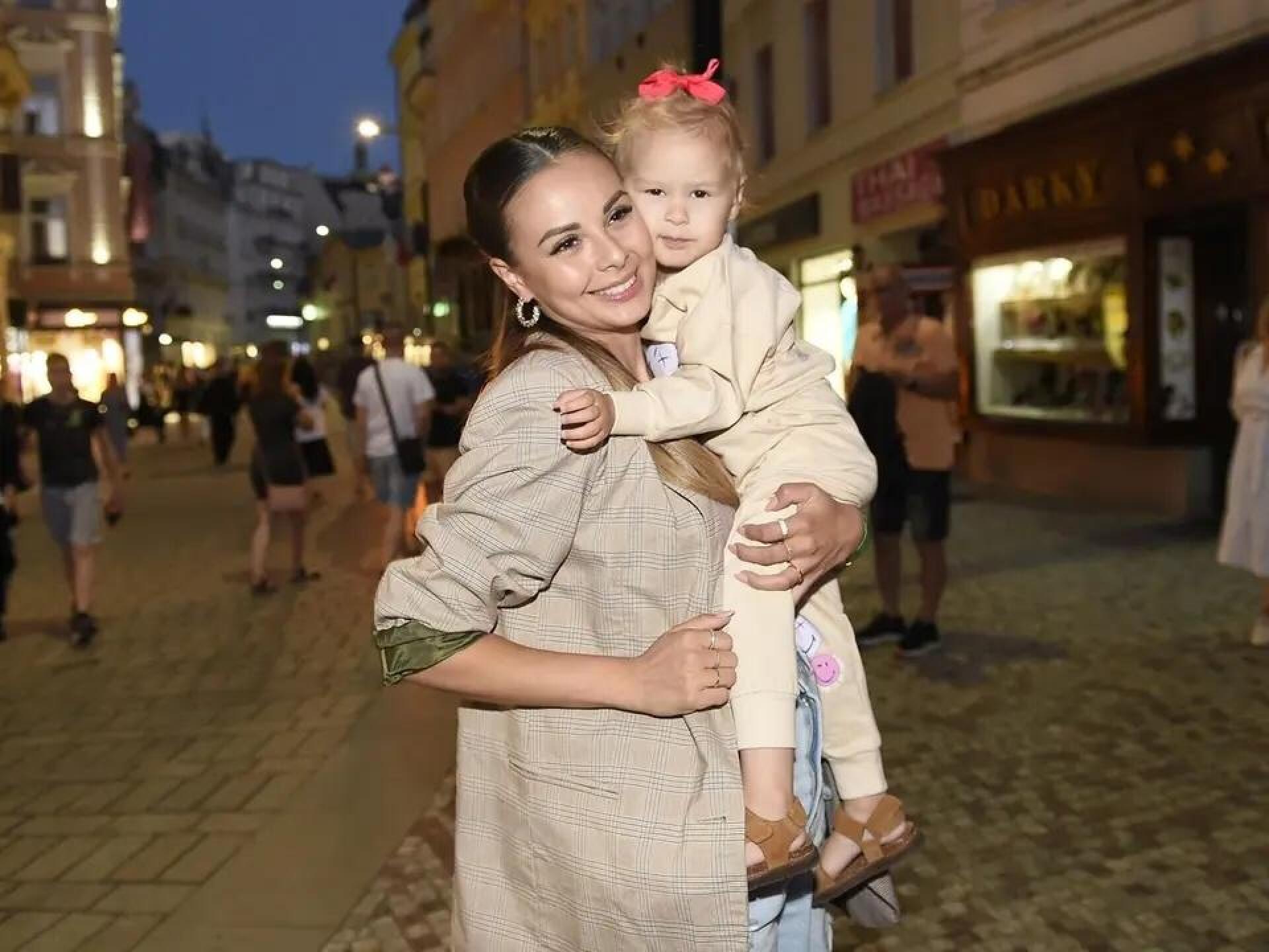 Fotka článku - Tak a je moje! Monika Bagárová si pořídila vysněné auto. Kolik za něj dala?