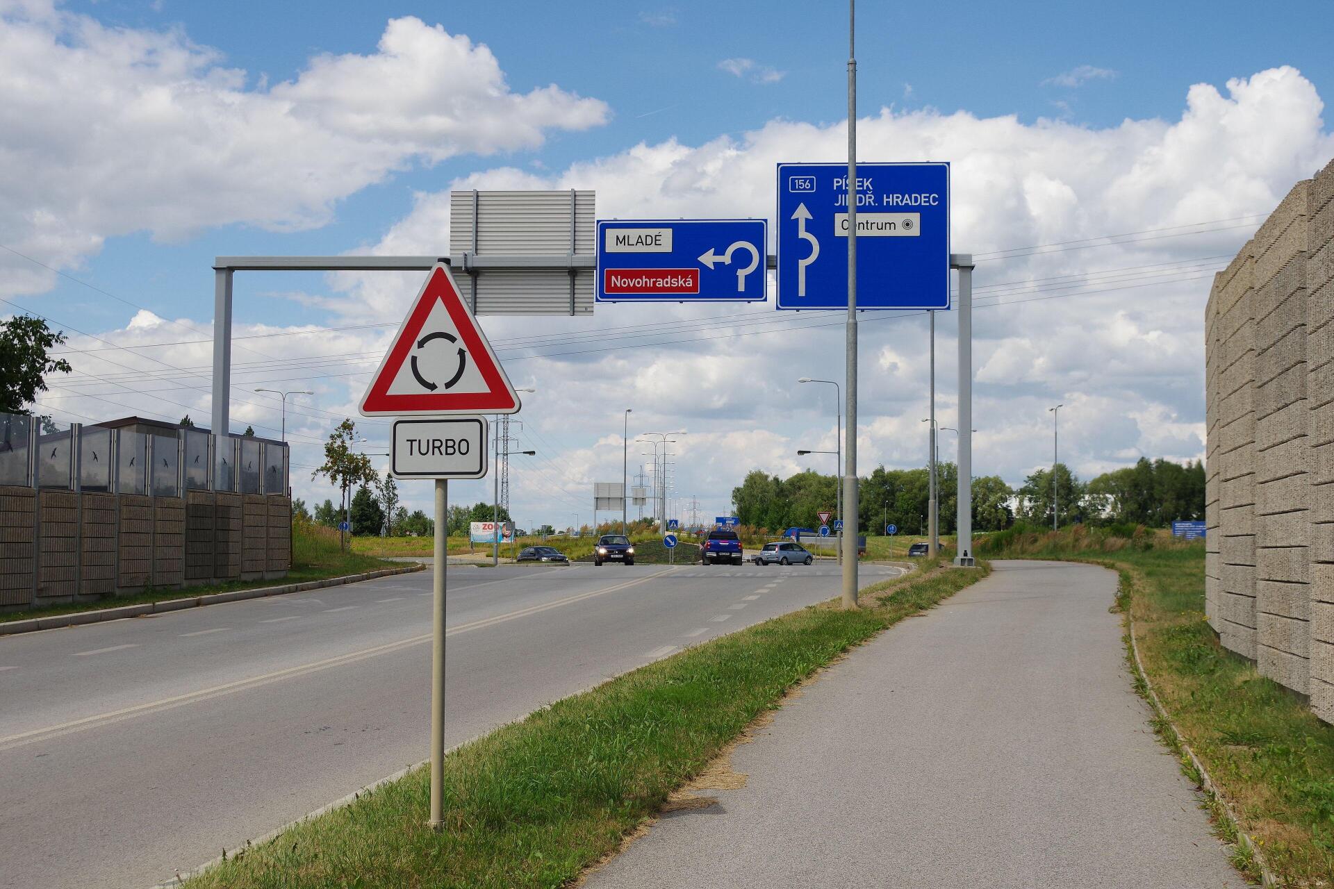 Fotka článku - Turbokruháče přibývají i v Česku. Špatný pruh vás může poslat jinam