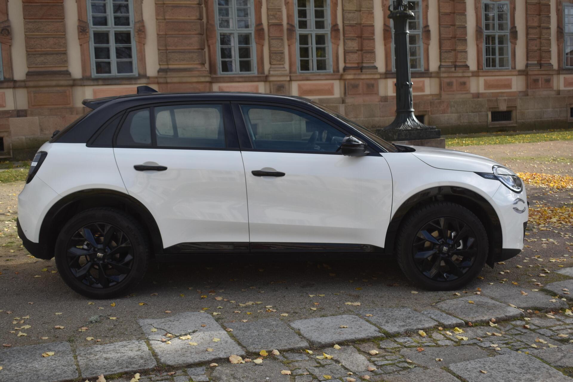 Fotka článku - Test Fiat 600: Není ani rychlý, ani úsporný, ale přesto je to dobrý vůz